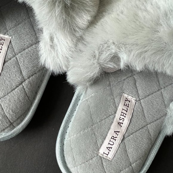 LAURA ASHLEY Memory Foam NWT Slippers Large 8-9 - Picture 2 of 5
